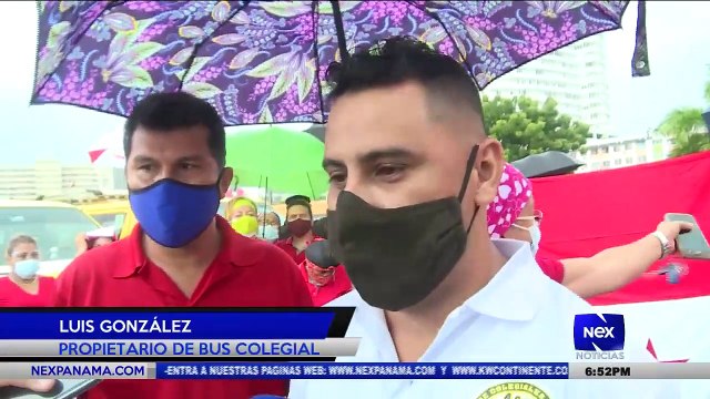 Propietarios de buses colegiales cierran la Cinta Costera - Nex Noticias