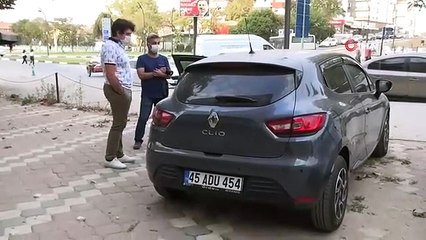 Sıfır otomobilden çıkan falçatayla elini kesen adama bir şok daha