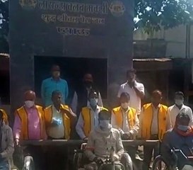 लायंस क्लब मक्सी ने तीन दिव्यांग जनों को ट्राईसाईकिल दी