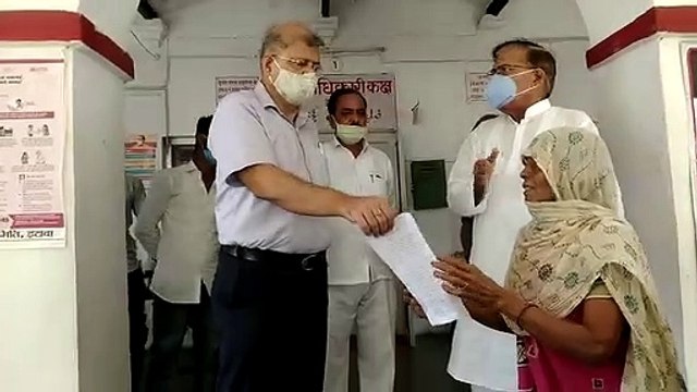 पीड़ित मां ने सिटी मजिस्ट्रेट को सौंपा ज्ञापन पत्र