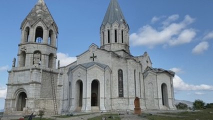 Aviación azerbaiyana bombardea catedral en histórica ciudad del Karabaj