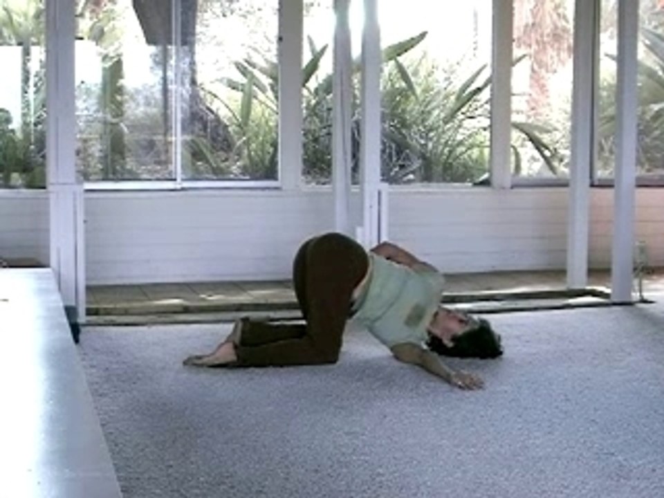 Lulu Bandha's Yoga Kira Ryder - Easy Back Twist and Stretch