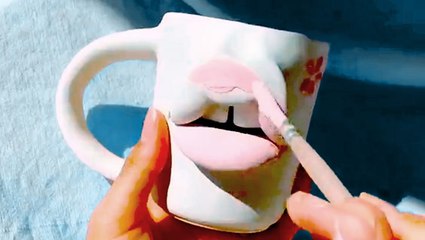 Artist creates ceramics with lifelike lips and teeth