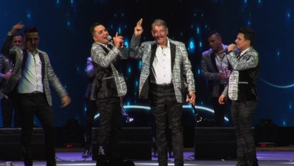 La Arrolladora Banda El Limón De René Camacho - Que Me Vas A Dar