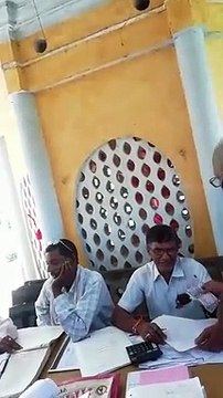बदायूं: बुजुर्ग किसान से रिश्वत लेते चकबन्दी लेखपाल का वीडियो वायरल