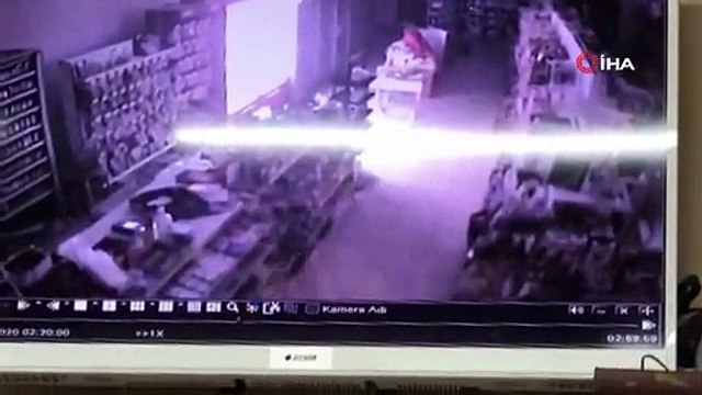 Saniyeler içinde marketi soydular