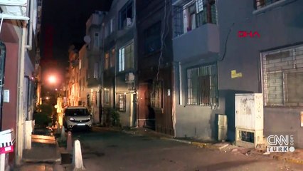 Evde otururken ayağından vuruldu