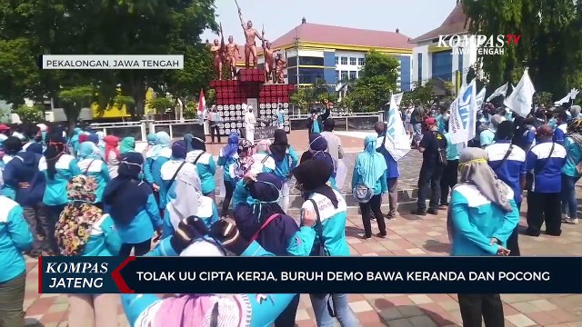 Tolak UU Cipta Kerja, Buruh Demo Bawa Keranda Dan Pocong
