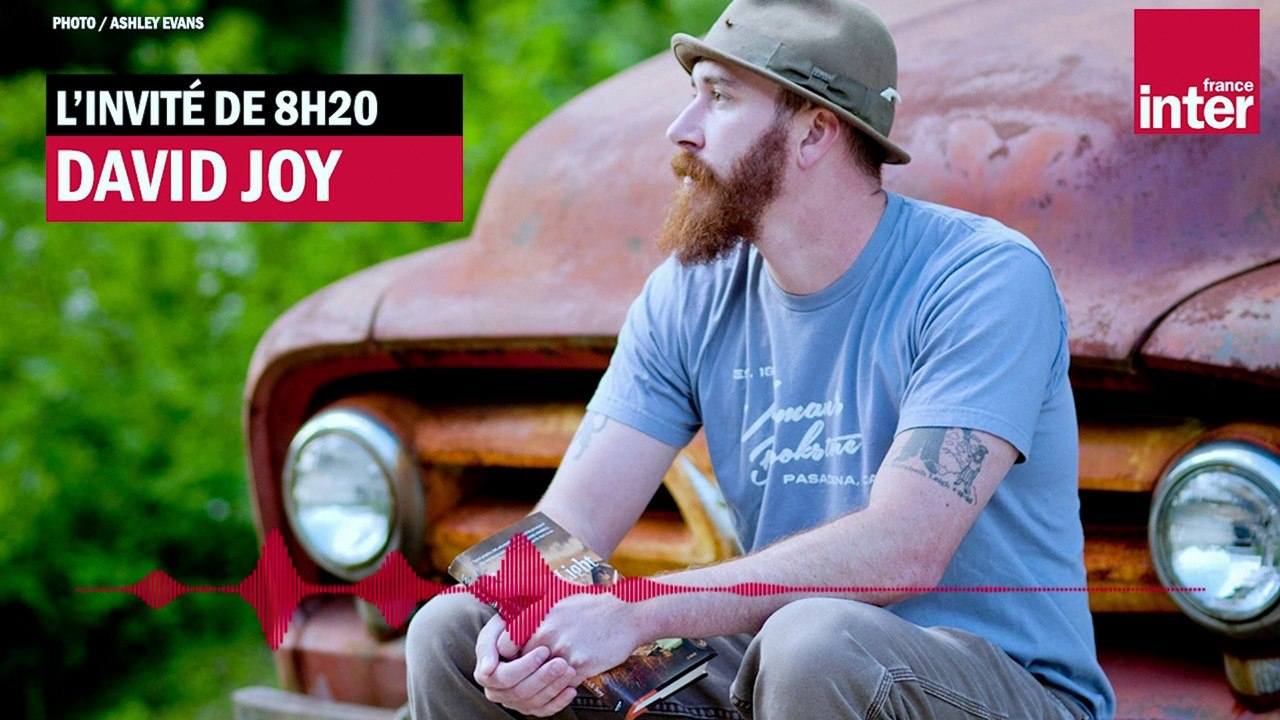 David Joy : "Je crois qu'il est impossible de ne pas être affecté par la Bible, particulièrement dans le sud américain. Ici, ça vous prendra 1h30 avant d'arriver à une épicerie, mais pendant cette heure et demie vous croisez une dizaine d'églises."