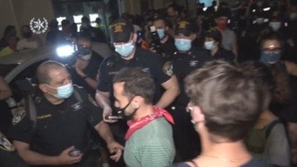 Noche de protestas y rezos en Israel pese al confinamiento