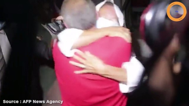 Les images bouleversantes des retrouvailles entre Sophie Pétronin et son fils