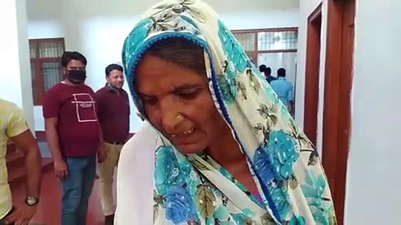 भरथना: कूड़ा डालने को लेकर पीड़ित के साथ हुई मारपीट पीड़ित ने सांसद जी से लगाई मदद की गुहार