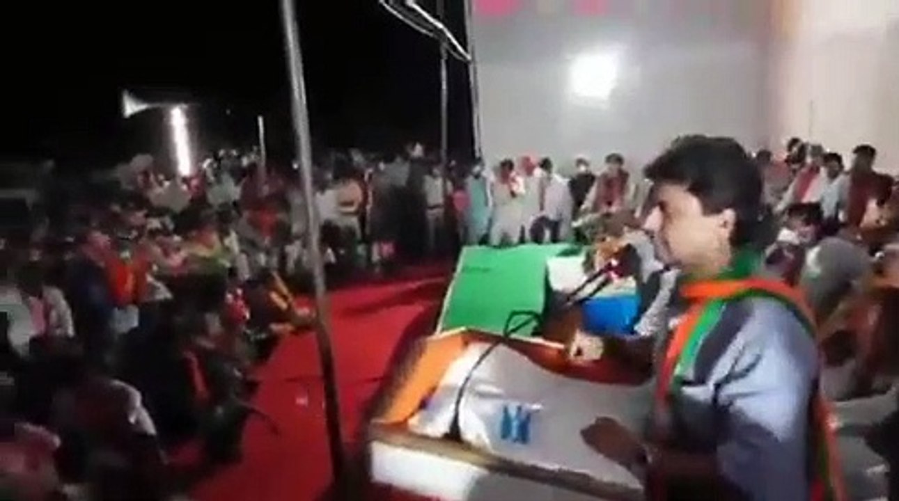 ज्योतिरादित्य सिंधिया ने की कमलनाथ की मिमिक्री, देखिए वायरल वीडियो