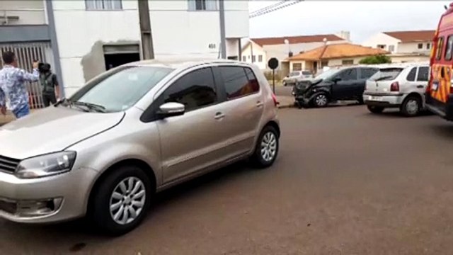Carros se envolvem em colisão no Bairro São Cristóvão e homem fica ferido