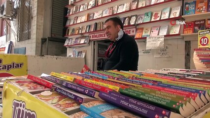 Kitabevinde cep telefonunu saniyeler içerisinde böyle çaldı