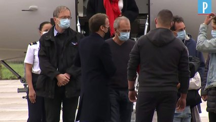 L'ex-otage Sophie Pétronin pose le pied sur le sol français