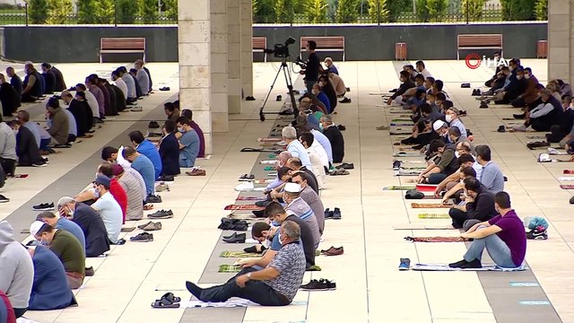 - Diyanet işleri Başkanı Erbaş cuma namazı kıldırdı, hutbe irat etti