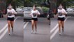 Malaika Arora Snapped Jogging In Bandra | बीच सड़क में Jogging करते दिखीं Malaika Arora | Boldsky