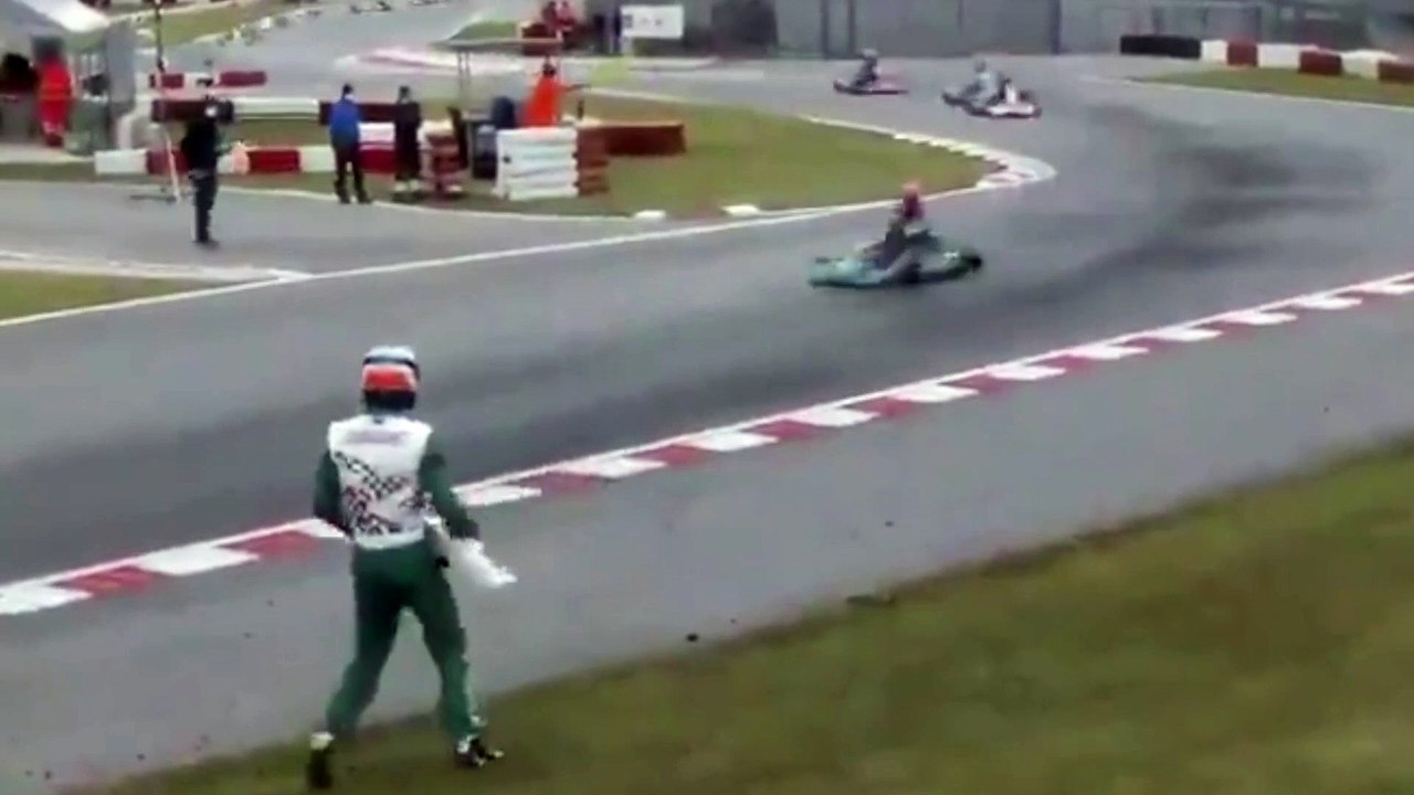 Kart - Luca Corberi threw his bumper in anger after crashing in the Karting World Championships KZ Final