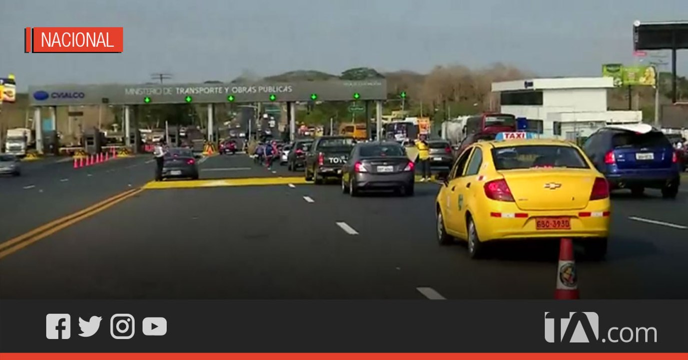 Familias viajan a las playas para disfrutar del feriado