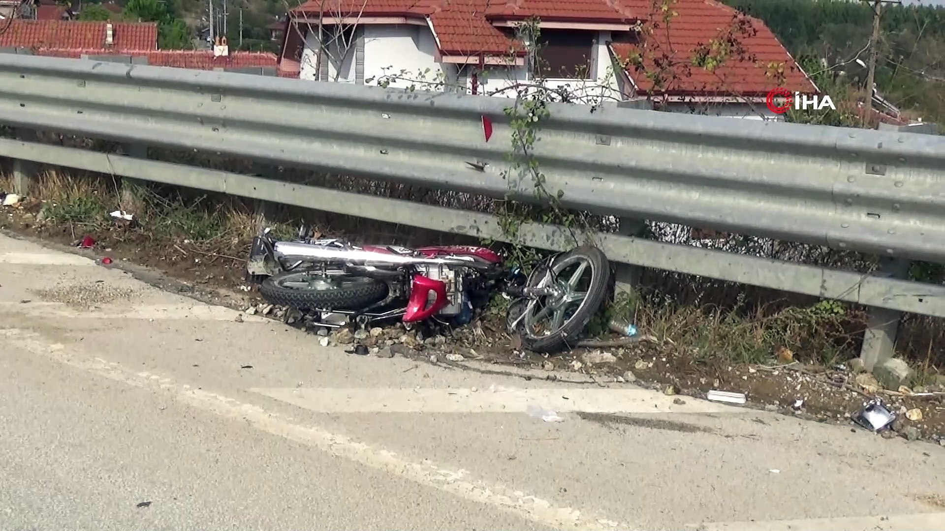 Düzce'de otomobil ile motosiklet çarpıştı - Dailymotion Video