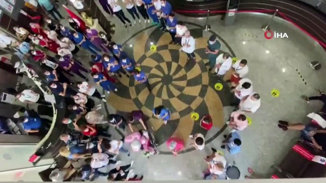 - Korona virüsü yenen hemşire, alkışlarla taburcu oldu