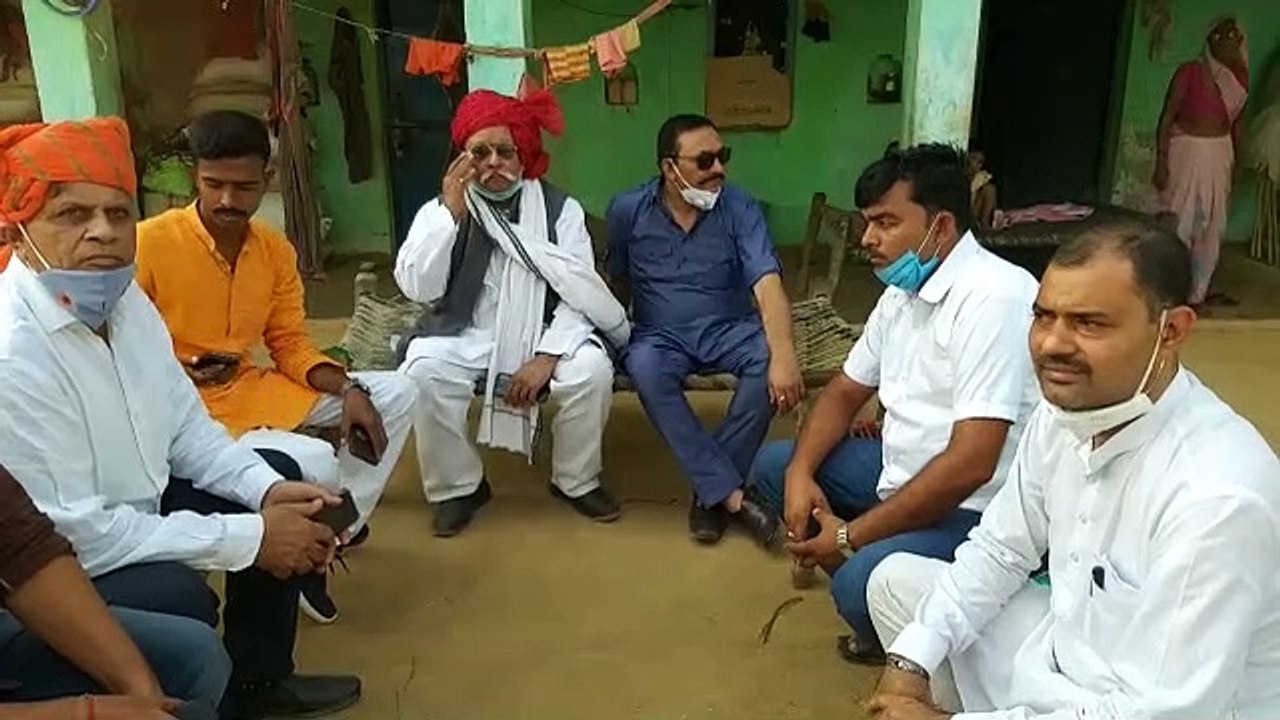 अखिल भारतीय क्षत्रिय महासभा का प्रतिनिधिमंडल हाथरस कांड के आरोपियों के परिजनों से मिलने पहुंचा