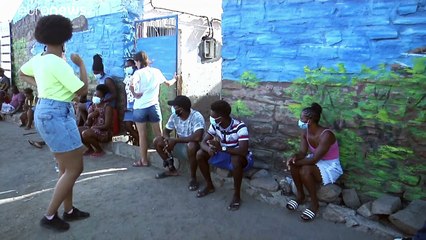 Le bottiglie di vetro? A Capo Verde diventano sabbia