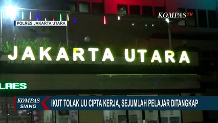 Orangtua Tunggu Anaknya yang Ditangkap Mau Ikut Demo Cipta Kerja