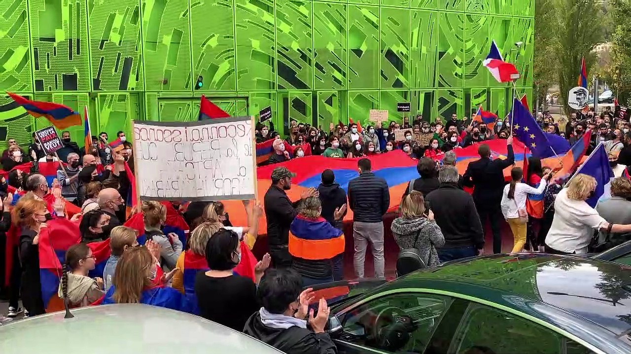 'Berg-Karabach gehört uns': Armenier protestieren vor Euronews-Gebäude