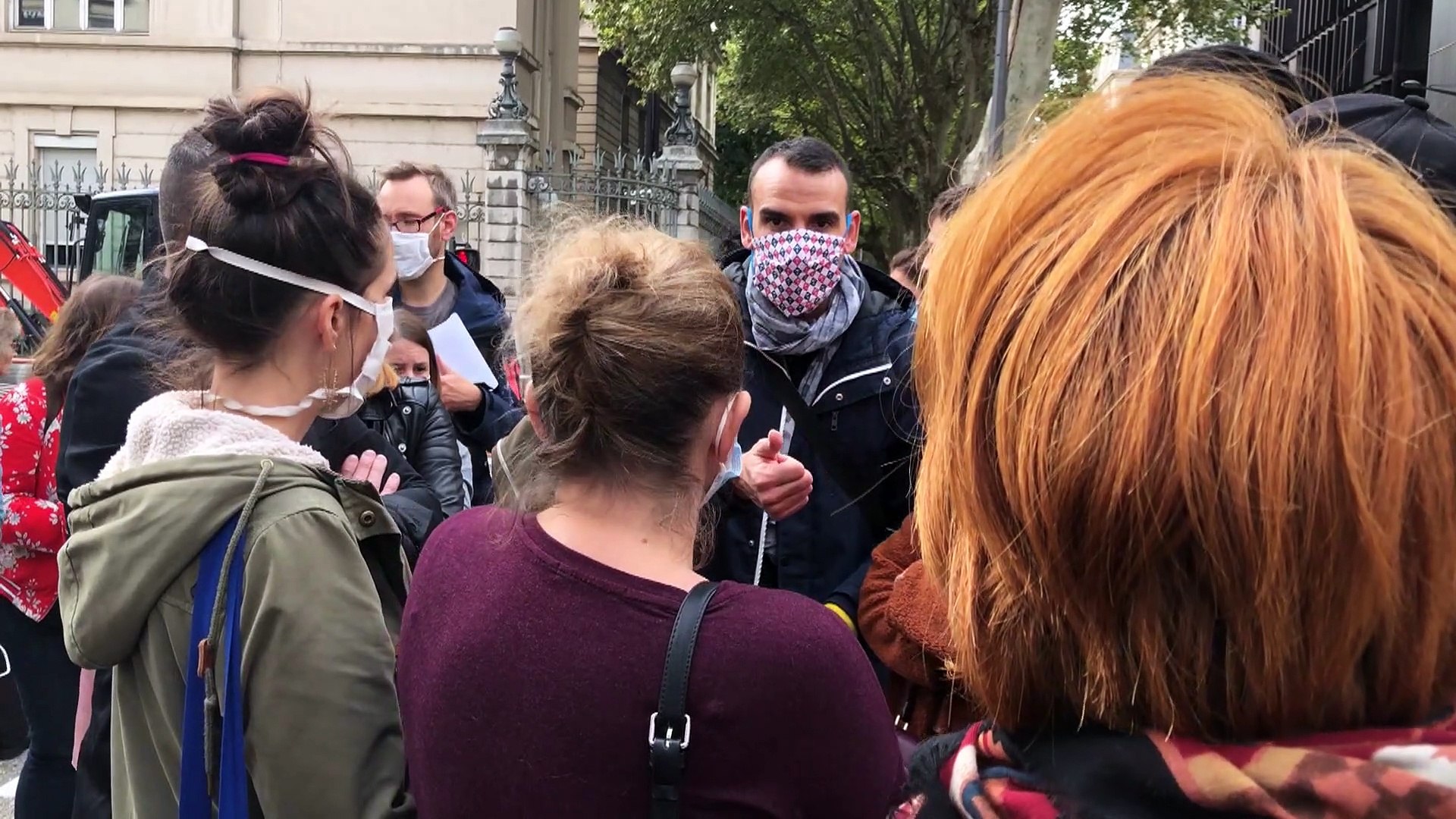 ⁣Covid-19 закрывает города в Европе