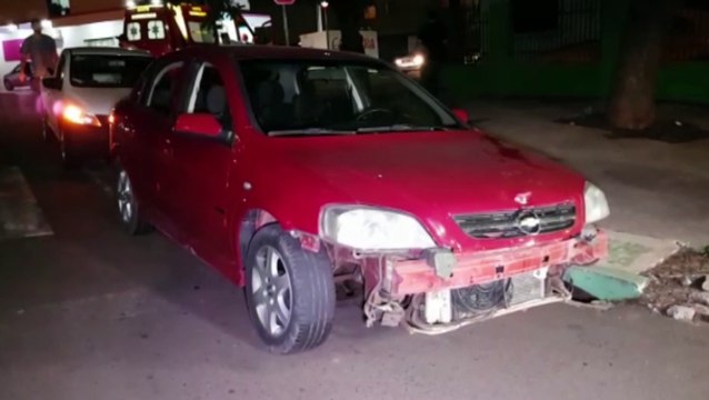 Carro e moto se envolvem em colisão na Avenida Tito Muffato