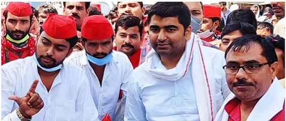 कार्यकर्ताओं से मुलाकात करने पहुंचे जिला पंचायत अध्यक्ष