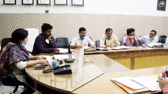 प्रधान मंत्री आदर्श ग्राम योजना के तहत जिला अधिकारी ने की बैठक