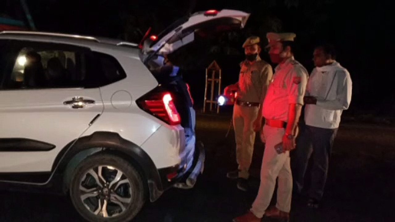 आगामी त्योहारों को लेकर पुलिस ने वाहनों की ली गंभीरता से तलाशी