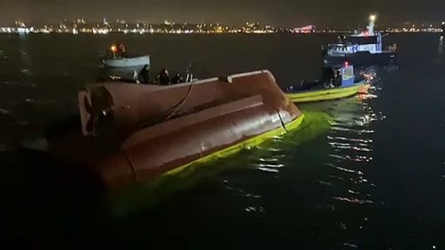 Samatya açıklarında balıkçı teknesi alabora oldu: 2 kişi öldü, 11 kişi kurtarıldı