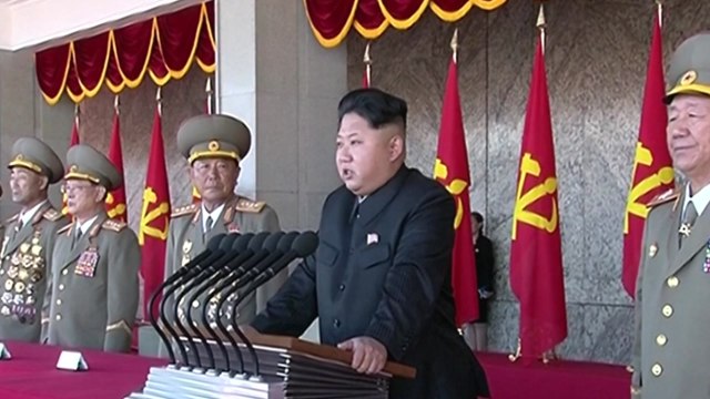 北 오늘 새벽 '깜짝 열병식' 한 듯 ...신형 ICBM 공개 관심 / YTN