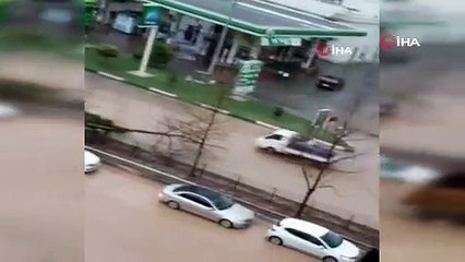 Şiddetli dolu ve yağmur balıkçı barınağını kullanılmaz hale getirdi