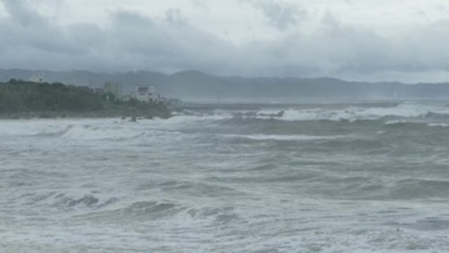 Lluvias torrenciales y vuelos cancelados en Japón por el tifón Chan-hom