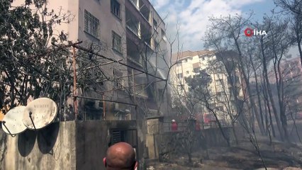 Polis memuru, yangını söndürmek için canla başla müdahale etti