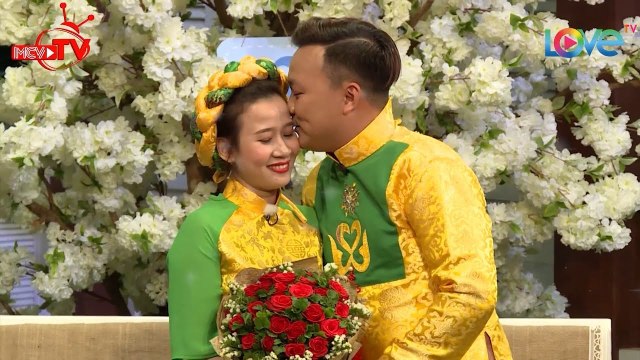 Bà mối Cát Tường xúc động khi cô gái Quảng Trị được chàng trai quỳ xuống cầu hôn bất ngờ