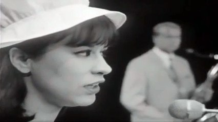 ASTRUD GILBERTO - Girl From Ipanema