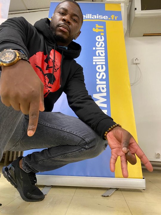 Stone Black, un « tueur de mots » de retour dans les rues de Marseille