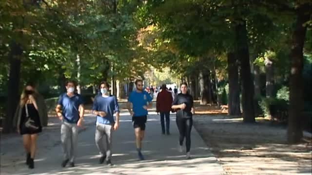 Los madrileños eligen parques y terrazas para este puente en estado de alarma