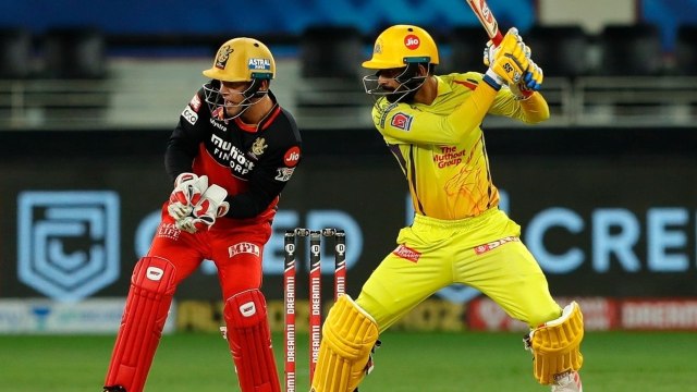 Kohli, bowlers shine as Bangalore beats Chennai by 37 runs | Oneindia Tamil