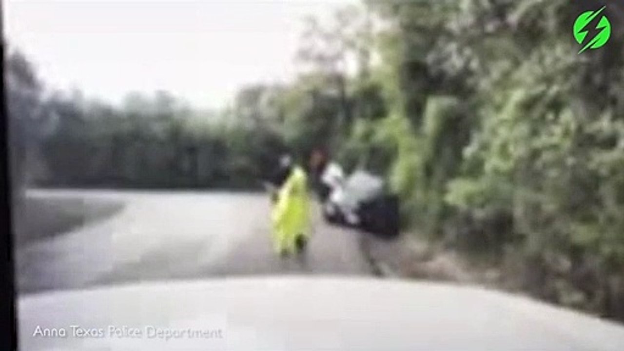 Ne jamais rester à coté de sa voiture en panne dans un virage
