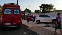 Três pessoas são socorridas, após Gol atingir Peugeot estacionado