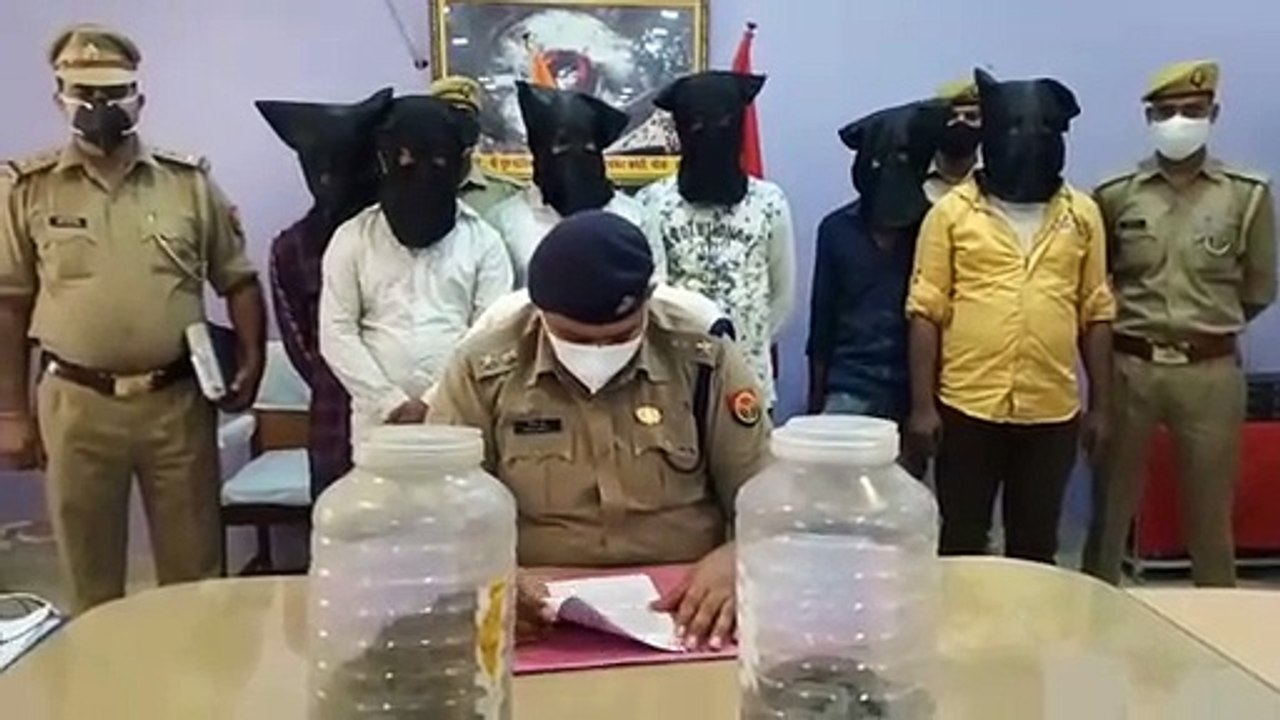 दो मुंहा सांपों की तस्करी करने वाले गिरोह के 6 शातिर अपराधी गिरफ्तार, करोड़ों के दो मुंहा साप बरामद