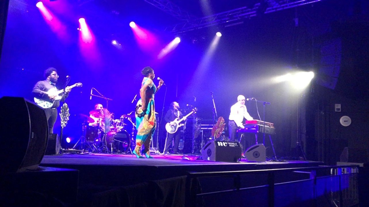 Premier concert à la Nouvelle Vague, assis et masqué