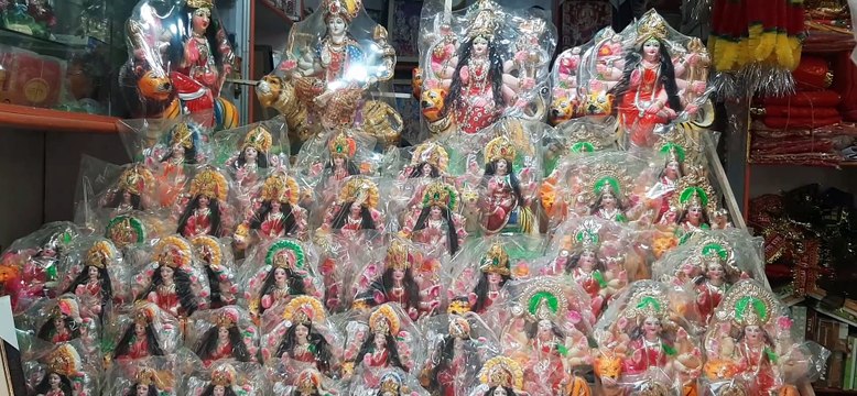 कांधला: नवरात्र महापर्व को लेकर बाजारों में सजी मां दुर्गा की दुकानें